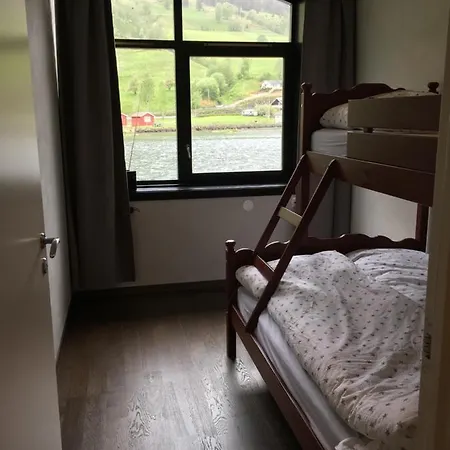 1 Apartment *